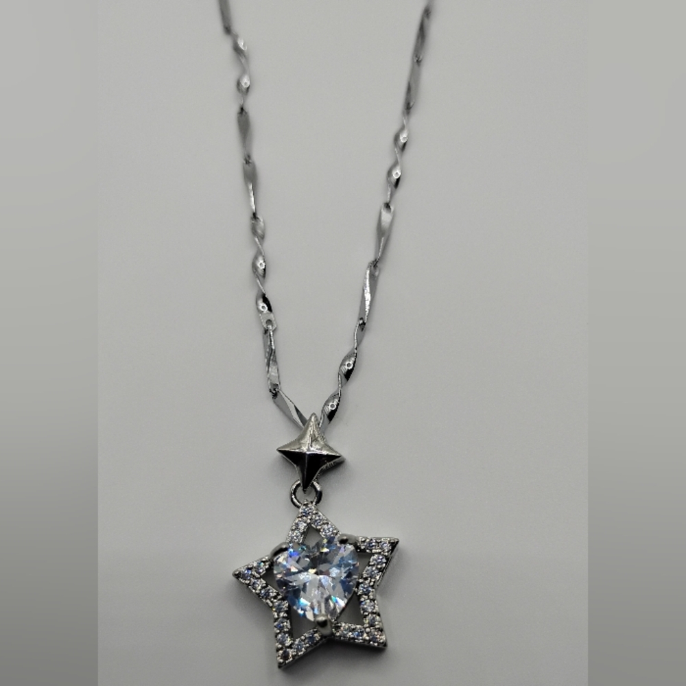 Elegant Silver Star Pendant Necklace - Picture 5 of 7